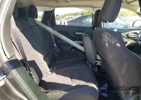 2017 Jeep Cherokee Latitude z USA, uszkodzony, nr VIN 1C4PJLCB8HW617052